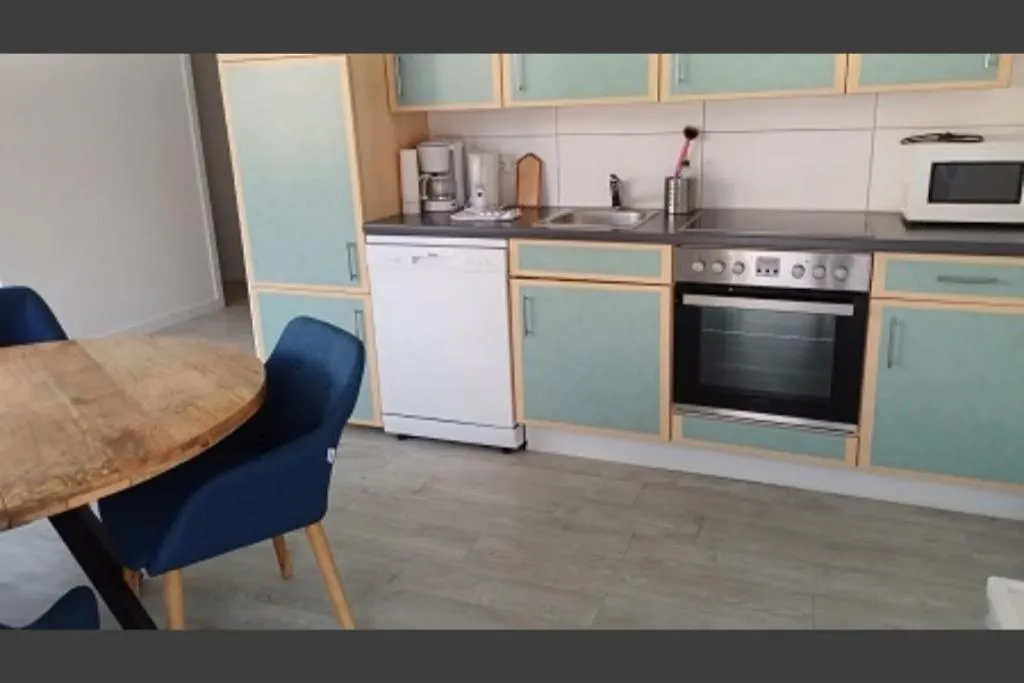 Mehrbett-Apartment 40 contacts